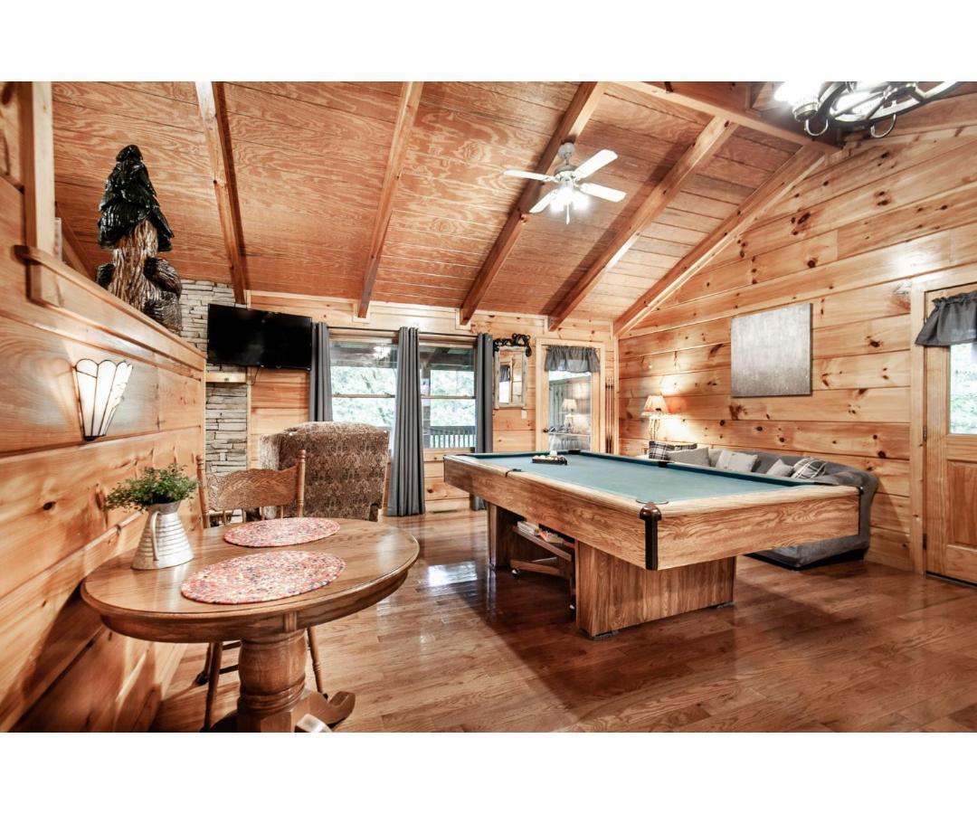 Вілла Peekaboo With Hot Tub, Pool Table, And Jacuzzi Піджен-Фордж Екстер'єр фото