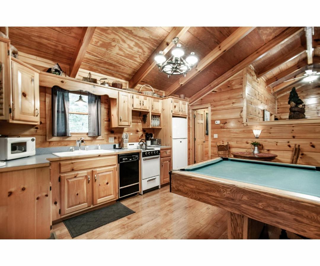 Вілла Peekaboo With Hot Tub, Pool Table, And Jacuzzi Піджен-Фордж Екстер'єр фото