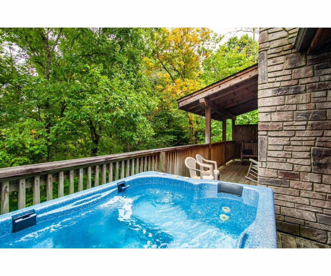 Вілла Peekaboo With Hot Tub, Pool Table, And Jacuzzi Піджен-Фордж Екстер'єр фото