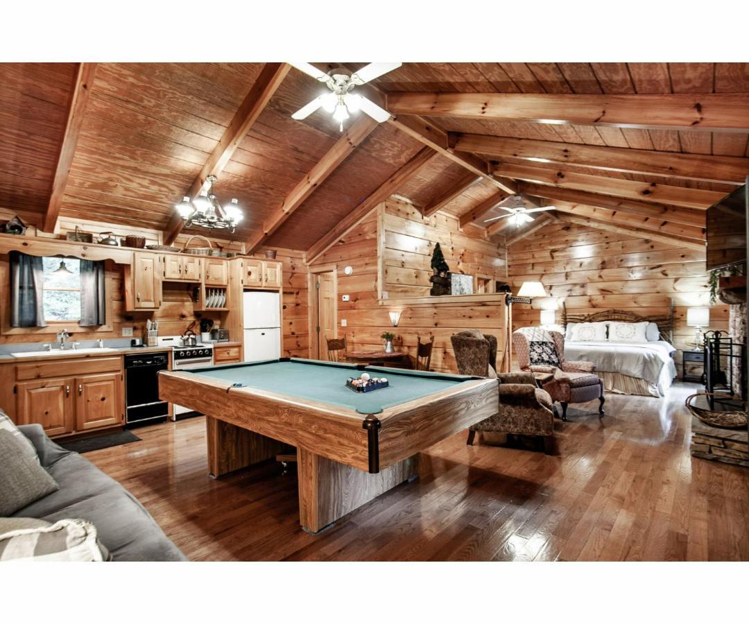 Вілла Peekaboo With Hot Tub, Pool Table, And Jacuzzi Піджен-Фордж Екстер'єр фото