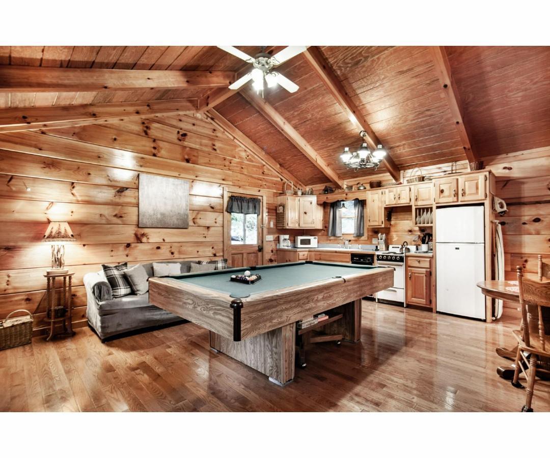 Вілла Peekaboo With Hot Tub, Pool Table, And Jacuzzi Піджен-Фордж Екстер'єр фото