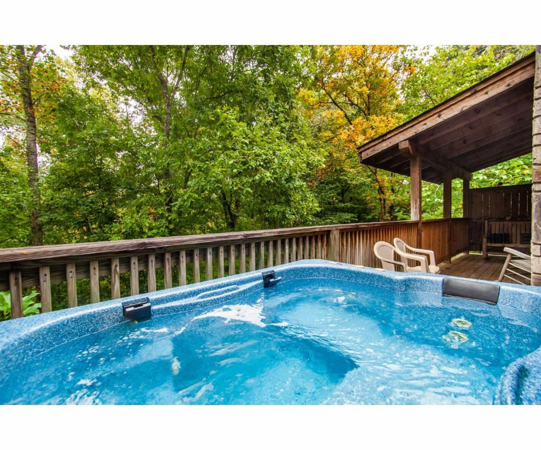 Вілла Peekaboo With Hot Tub, Pool Table, And Jacuzzi Піджен-Фордж Екстер'єр фото